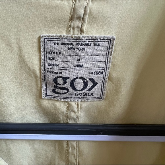 GO by GoSilk Light Chartreuse Yellow/Green 100% Silk Button Up Blouse Size XL - Picture 3 of 6